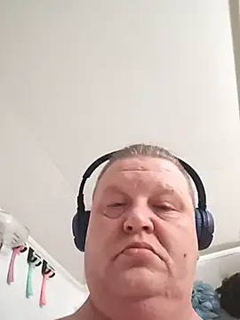 jrsexy83 online show from March 13, 2025, 5:00 am