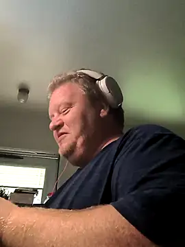 jrsexy83 online show from April 16, 2026, 12:06 pm