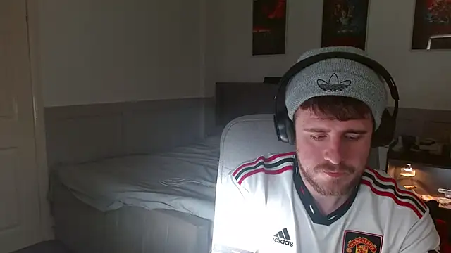 maxy49 online show from November 19, 2025, 1:22 pm