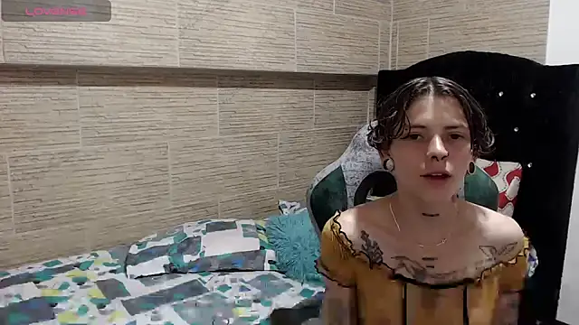pretty cristal69 online show from December 15, 2024, 8:25 pm