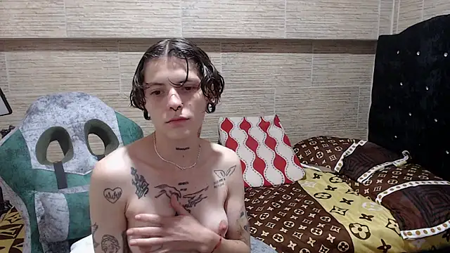 pretty cristal69 online show from January 24, 2025, 8:43 pm