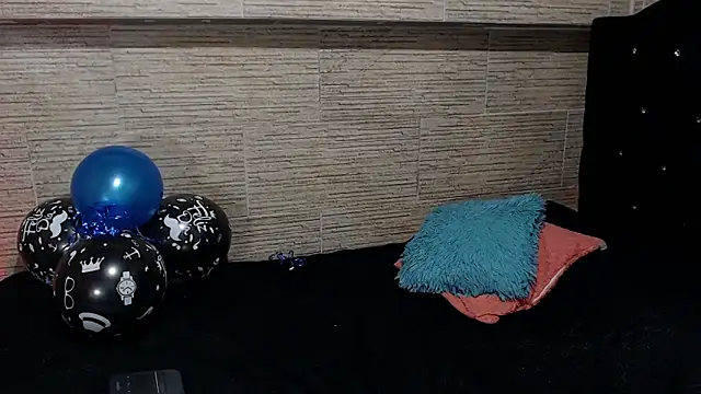 pretty cristal69 online show from December 2, 2025, 1:33 am