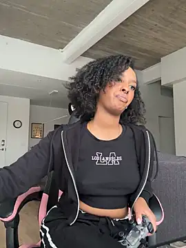 Your Paris online show from December 17, 2025, 6:03 pm