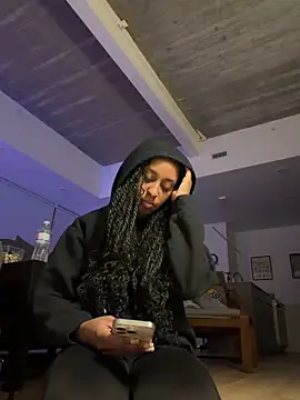 Your Paris online show from April 8, 2026, 3:28 am