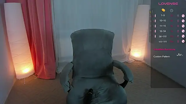 Snapshot of Roxy_____ chatting on February 21, 2025, 2:50 am Roxy online show from February 21, 2025, 2:50 am