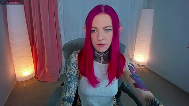 Snapshot of Roxy_____ chatting on February 21, 2025, 8:27 pm Roxy online show from February 21, 2025, 8:27 pm