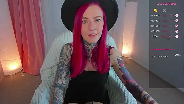 Snapshot of Roxy_____ chatting on March 13, 2025, 8:32 pm Roxy online show from March 13, 2025, 8:32 pm