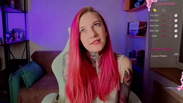 Snapshot of Roxy_____ chatting on October 3, 2025, 8:50 pm Roxy online show from October 3, 2025, 8:50 pm