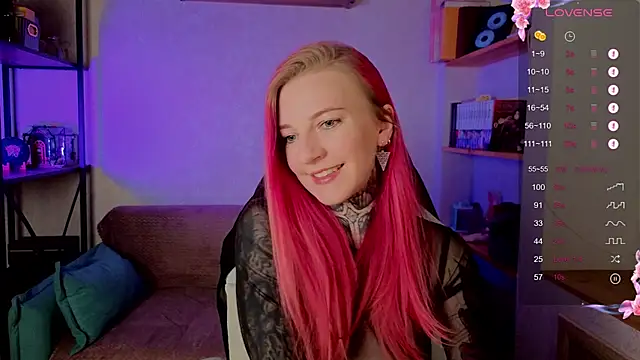 Snapshot of Roxy_____ chatting on October 4, 2025, 8:40 pm Roxy online show from October 4, 2025, 8:40 pm