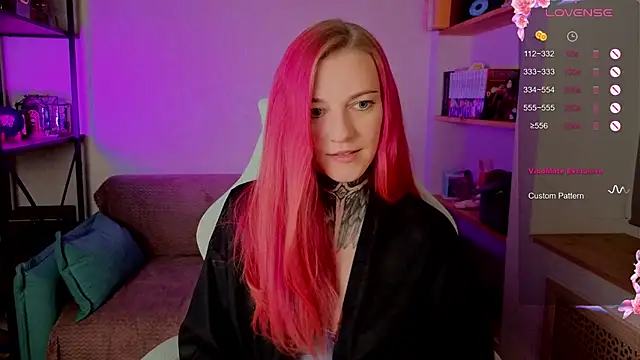 Snapshot of Roxy_____ chatting on October 5, 2025, 8:29 pm Roxy online show from October 5, 2025, 8:29 pm