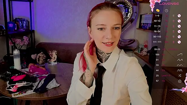 Snapshot of Roxy_____ chatting on October 19, 2025, 9:15 pm Roxy online show from October 19, 2025, 9:15 pm