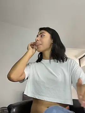 IsabelleFoxx  online show from March 10, 2025, 1:10 pm