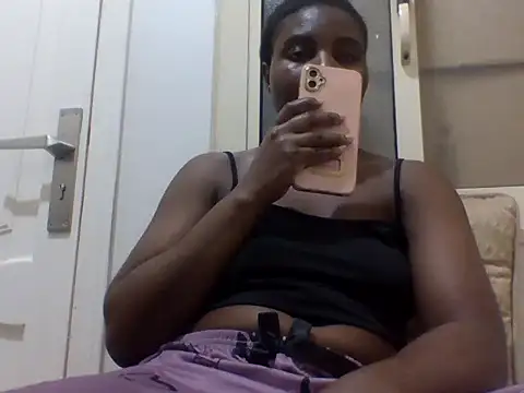 Snapshot of queenzuena chatting on May 28, 2026, 9:01 pm queenzuena online show from May 28, 2026, 9:01 pm