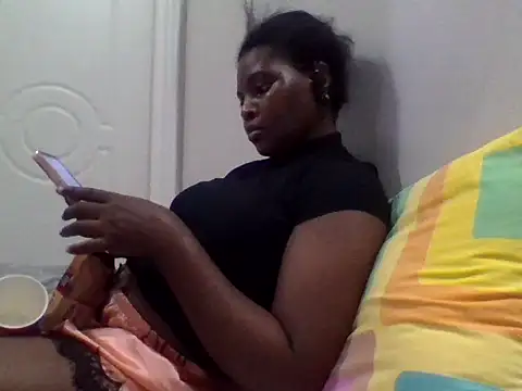 queenzuena online show from July 4, 2026, 8:04 pm