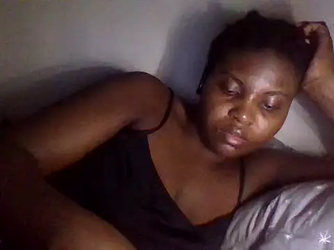 queenzuena online show from July 28, 2026, 10:42 pm