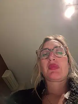 casalinga88 online show from March 1, 2025, 1:43 am