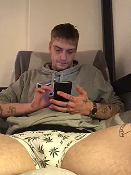 Simboxxx040 online show from January 9, 2025, 3:26 am