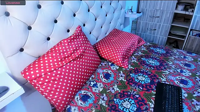 Krystal Cruz online show from March 3, 2025, 11:11 am