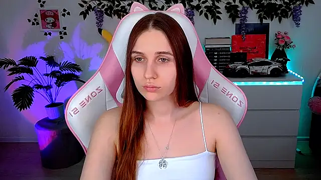 AliceCharmy online show from April 25, 2026, 4:04 pm