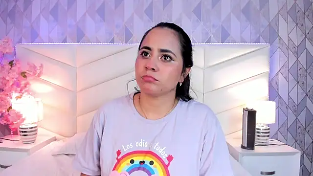 Brenda Garcia online show from March 4, 2025, 10:38 pm