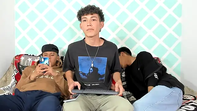 oliverhot2005 online show from February 2, 2025, 7:25 pm