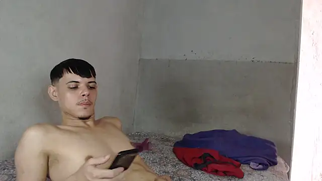 Snapshot of MicaelRian69 chatting on October 28, 2025, 6:32 pm MicaelRian69 online show from October 28, 2025, 6:32 pm