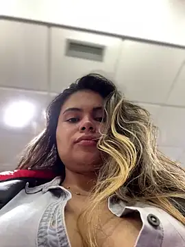 Snapshot of melanny10 chatting on December 3, 2024, 1:43 pm melanny10 online show from December 3, 2024, 1:43 pm