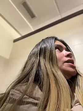 Snapshot of melanny10 chatting on March 6, 2025, 1:24 pm melanny10 online show from March 6, 2025, 1:24 pm