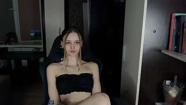 Snapshot of _Sansa_stark_ chatting on February 28, 2025, 1:47 pm  Sansa stark  online show from February 28, 2025, 1:47 pm