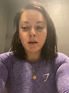 Luccreccia  online show from September 28, 2025, 9:25 am