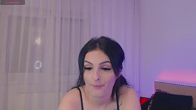 jesselines  online show from November 18, 2025, 7:40 pm