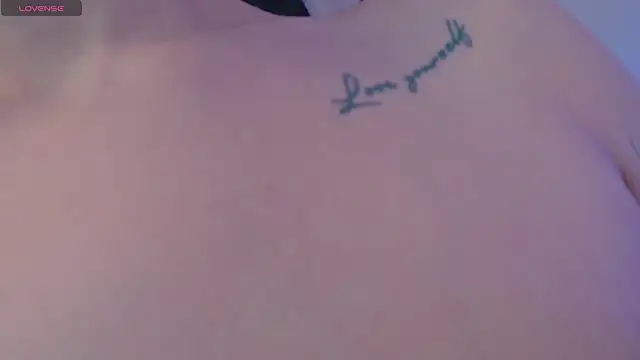 jesselines  online show from February 16, 2026, 8:05 pm