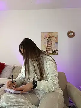 Ashleyjenner  online show from April 18, 2026, 4:00 pm