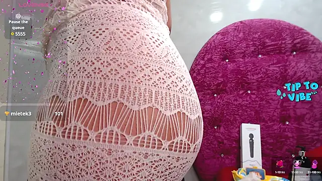 Snapshot of Litzy_Curly chatting on December 3, 2024, 6:49 pm Litzy Curly online show from December 3, 2024, 6:49 pm