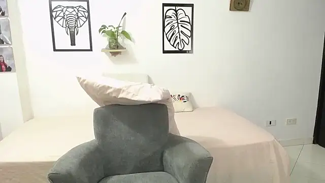 Snapshot of renata_salinas_1 chatting on February 6, 2025, 9:28 pm renata salinas 1 online show from February 6, 2025, 9:28 pm