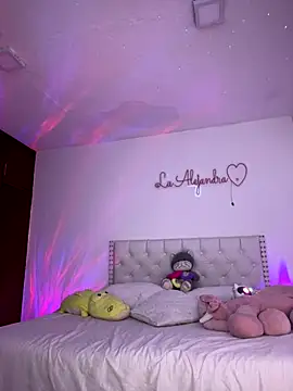 alee lenoxx online show from October 21, 2025, 6:14 am