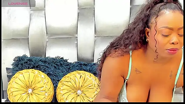 CamilaBenitez online show from April 13, 2026, 11:59 am