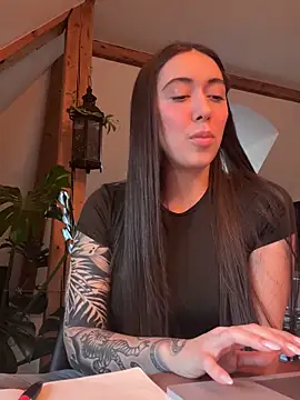 Snapshot of emiliasommer chatting on December 4, 2025, 3:10 pm emiliasommer online show from December 4, 2025, 3:10 pm