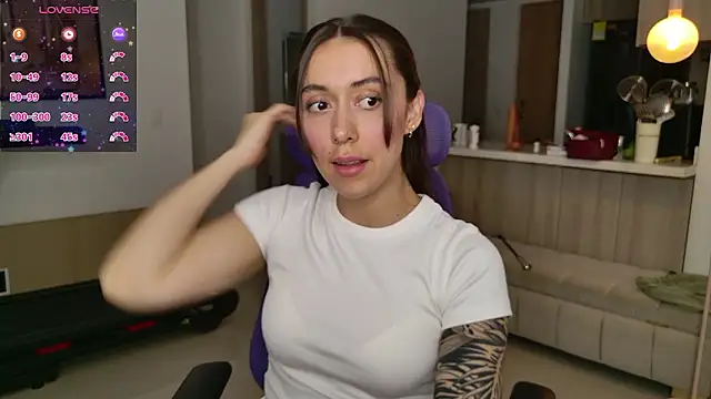 Snapshot of emiliasommer chatting on February 14, 2026, 4:48 pm emiliasommer online show from February 14, 2026, 4:48 pm