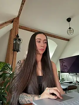 Snapshot of emiliasommer chatting on June 12, 2026, 5:01 pm emiliasommer online show from June 12, 2026, 5:01 pm