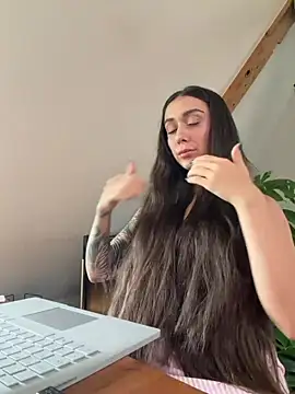 Snapshot of emiliasommer chatting on July 13, 2026, 2:09 pm emiliasommer online show from July 13, 2026, 2:09 pm