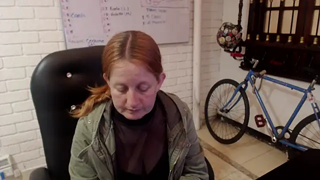 ViioletaMora online show from February 10, 2025, 8:10 pm