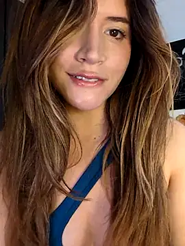 maliciaworld online show from December 2, 2025, 7:31 pm