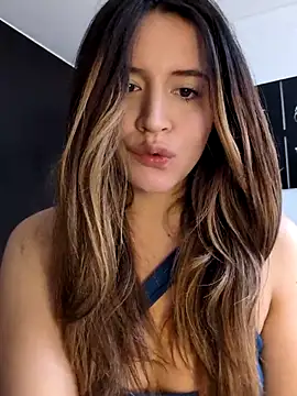 maliciaworld online show from December 15, 2025, 6:12 pm