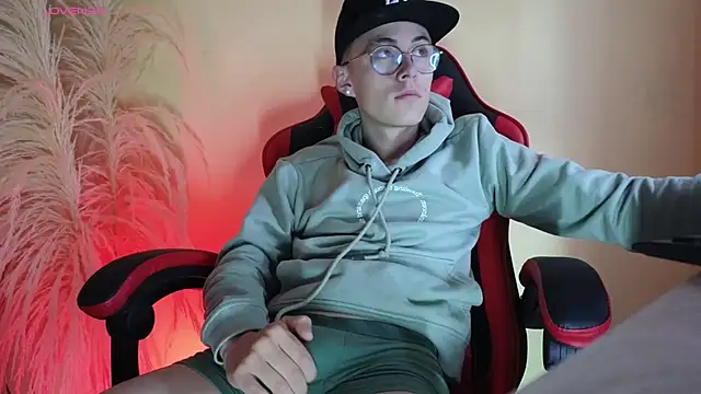 Snapshot of Elian_Cooper chatting on February 26, 2025, 12:47 pm Elian Cooper online show from February 26, 2025, 12:47 pm