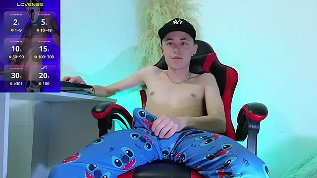 Snapshot of Elian_Cooper chatting on September 22, 2025, 12:34 am Elian Cooper online show from September 22, 2025, 12:34 am