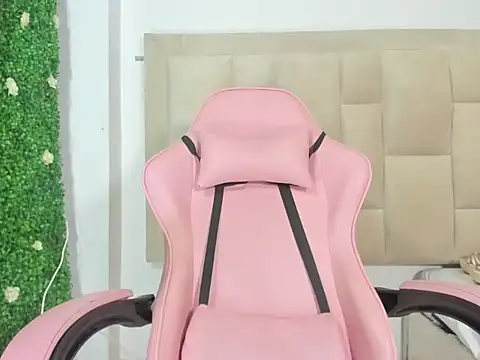 Snapshot of Milk_anastasia chatting on February 22, 2025, 7:47 pm Milk anastasia online show from February 22, 2025, 7:47 pm