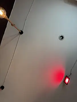 Snapshot of Ema_azel chatting on October 28, 2025, 1:25 pm Ema azel online show from October 28, 2025, 1:25 pm