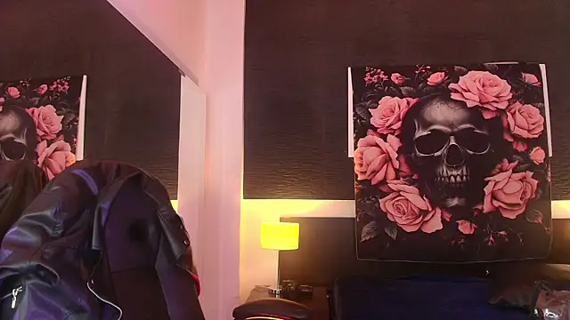 EvaaFoxxy1 online show from April 13, 2026, 12:21 pm