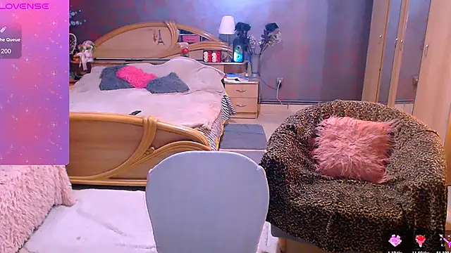 Ariellefoxy online show from November 10, 2025, 7:24 pm